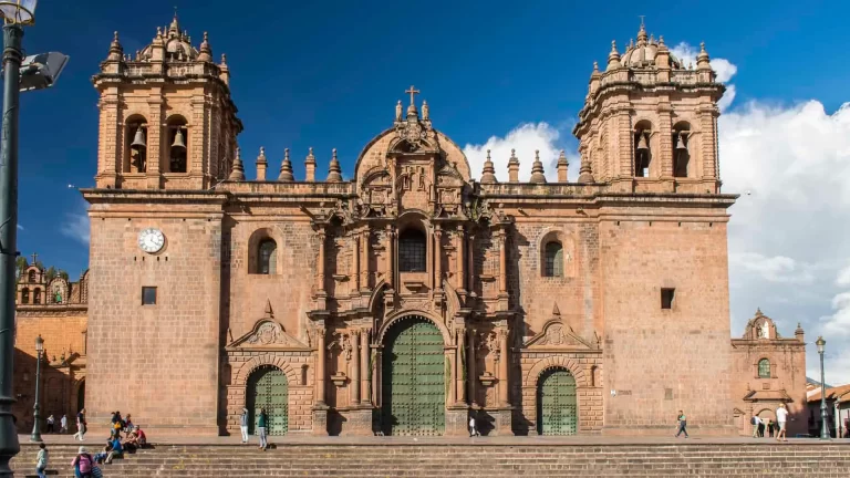Vista a la catedral durante el City Tour en Cusco., cusco altitude, plaza de armas