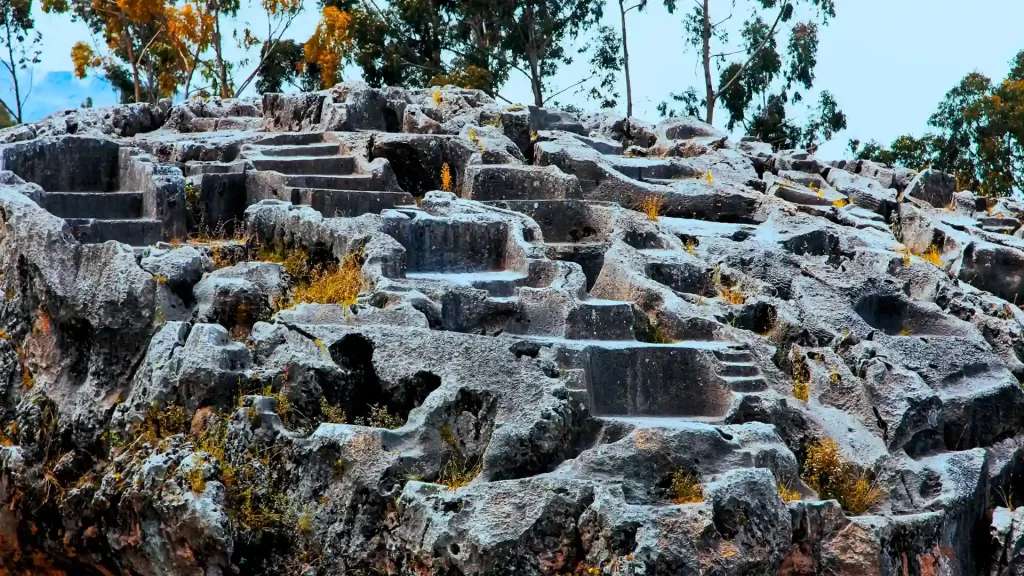 Vista del complejo arqueologico de qenqo durante el City Tour en Cusco. CUSCO