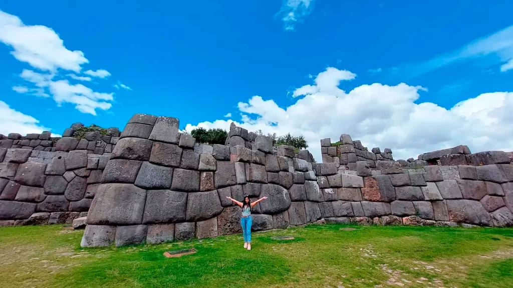 Vista de Sacsayhuaman durante el City Tour en Cusco.