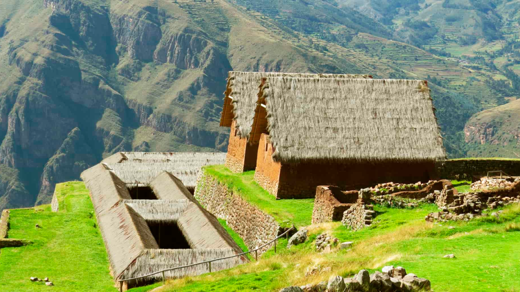 Vista panorámica del Huchuy Qosqo Trek en la ruta hacia Machu Picchu 2D/1N.
