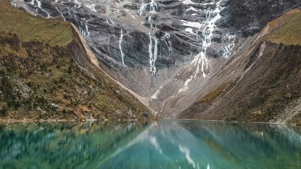 Vista de la laguna Humantay durante el tour.