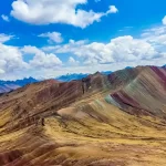Vista panorámica de la Montaña de Colores Palcoyo durante el tour