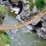Vista del puente Queswachaca durante el tour Full Day.