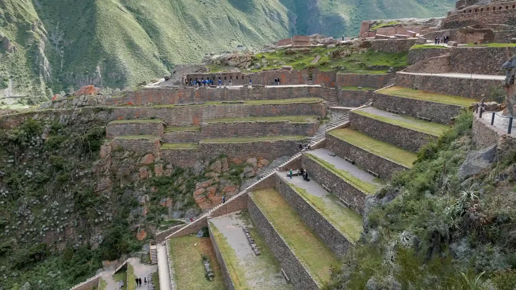 Vista del complejo arqueológico de Ollantaytambo durante el tour Valle Sagrado con conexión a Machu Picchu 2D/1N. Machu Picchu, ollantaytambo, valle sagrado