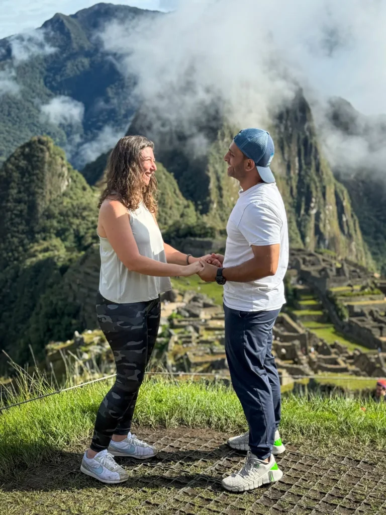 Pareja en el Machu Picchu